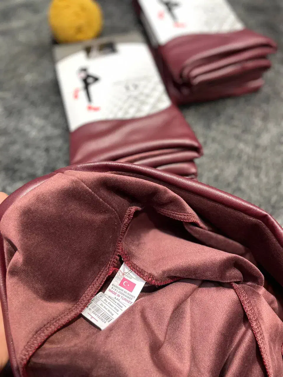 لگ چرم داخل مخمل|لباس|تبریز, |دیوار