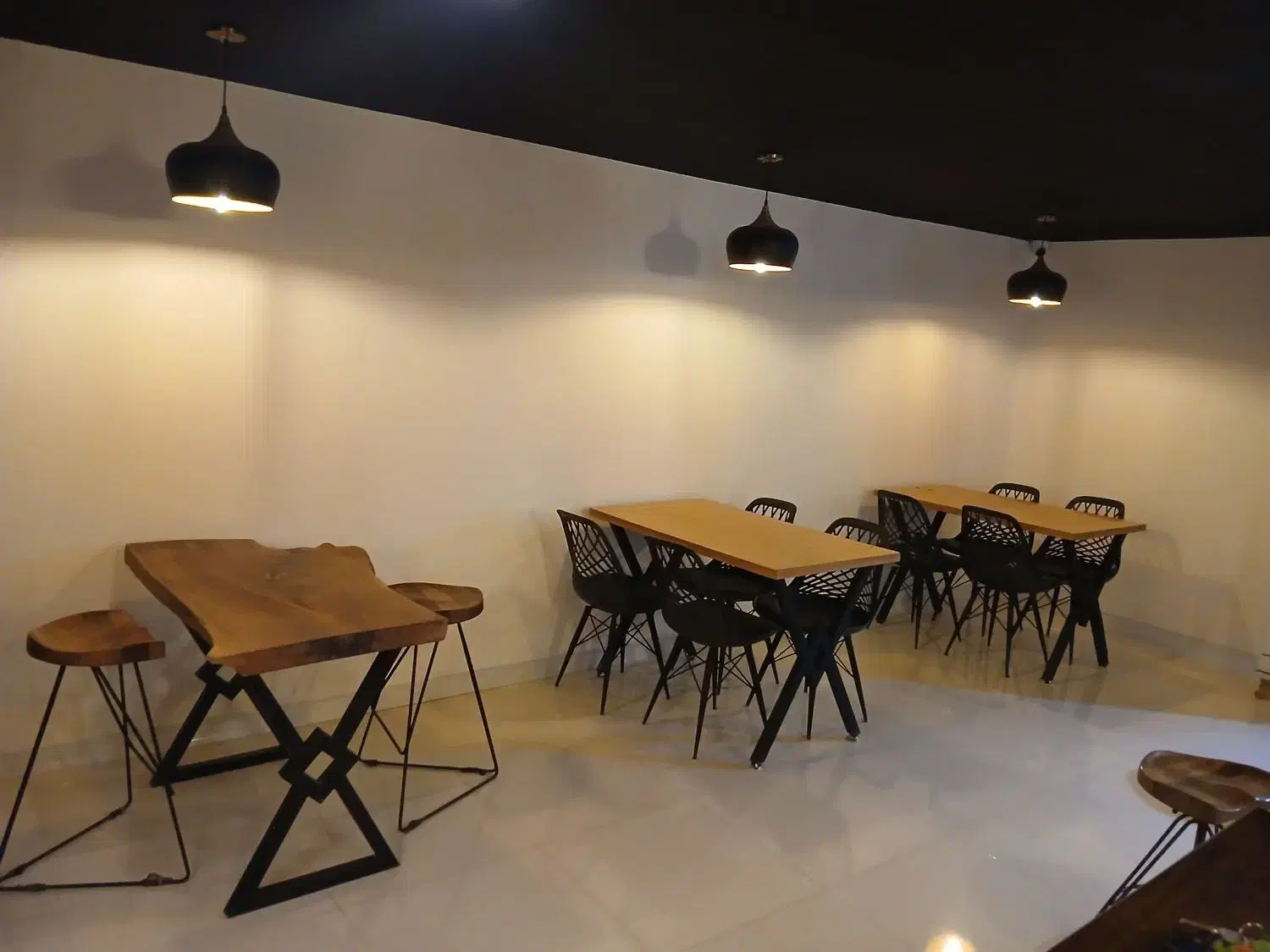 استخدام باریستا آقا و سالندار خانم|استخدام خدمات فروشگاه و رستوران|اهواز, کمپلو شمالی|دیوار