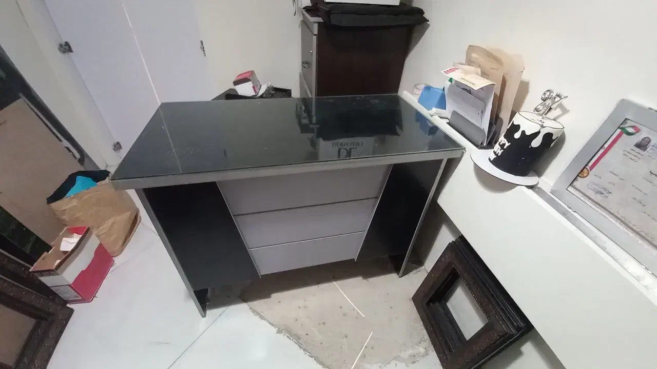 میز اداری|دفتر کار|سمنان, |دیوار