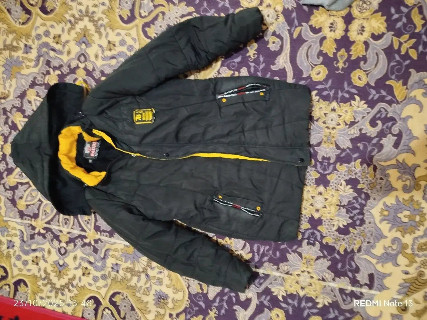 کاپشن مشکی|لباس|شیراز, قلعه نو|دیوار