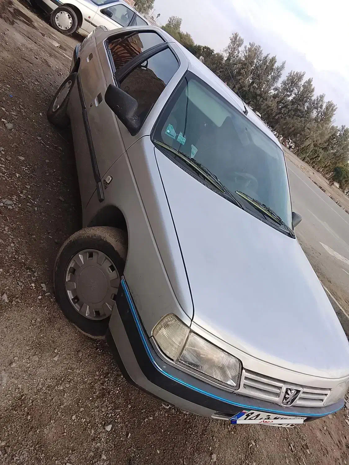 پژو ۴۰۵. شاسی پلم بدون افتاب سوختگی|خودرو سواری و وانت|کهنوج, |دیوار