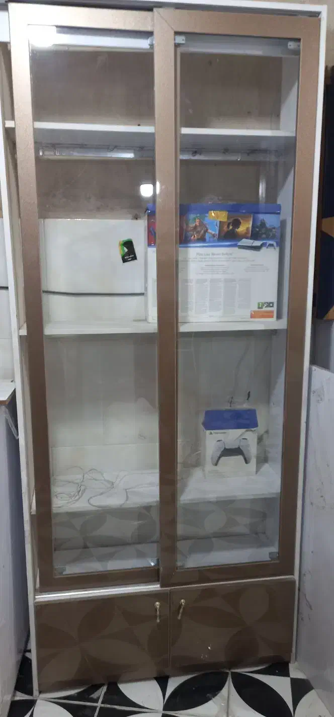 ویترین شیشه ای سالم|بوفه، ویترین، کنسول|اسدآباد, |دیوار