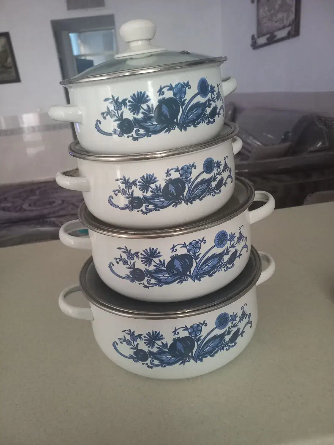 ظروف تمیز وسبک خیلی کم استفاده شده|ظروف پختوپز|چهارباغ, |دیوار