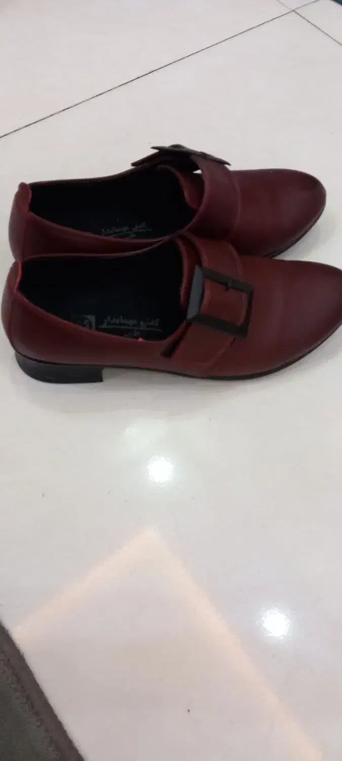 کفش|کیف، کفش، کمربند|میانه, |دیوار