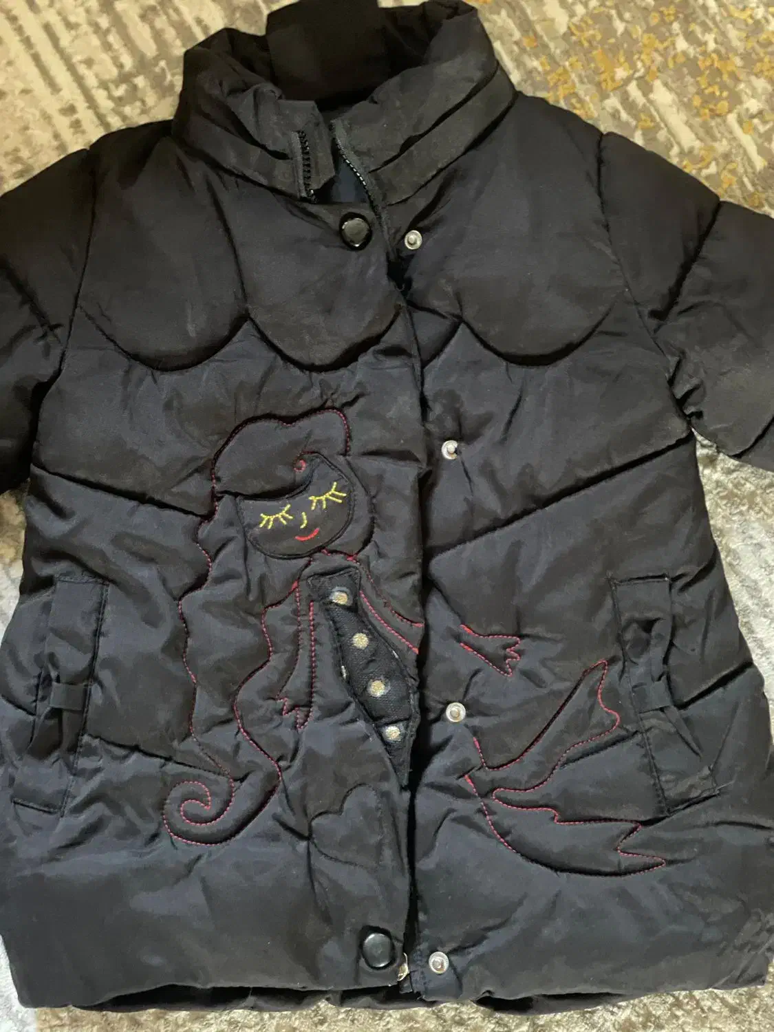 کاپشن دخترانه|لباس|رشت, پیرکلاچای|دیوار