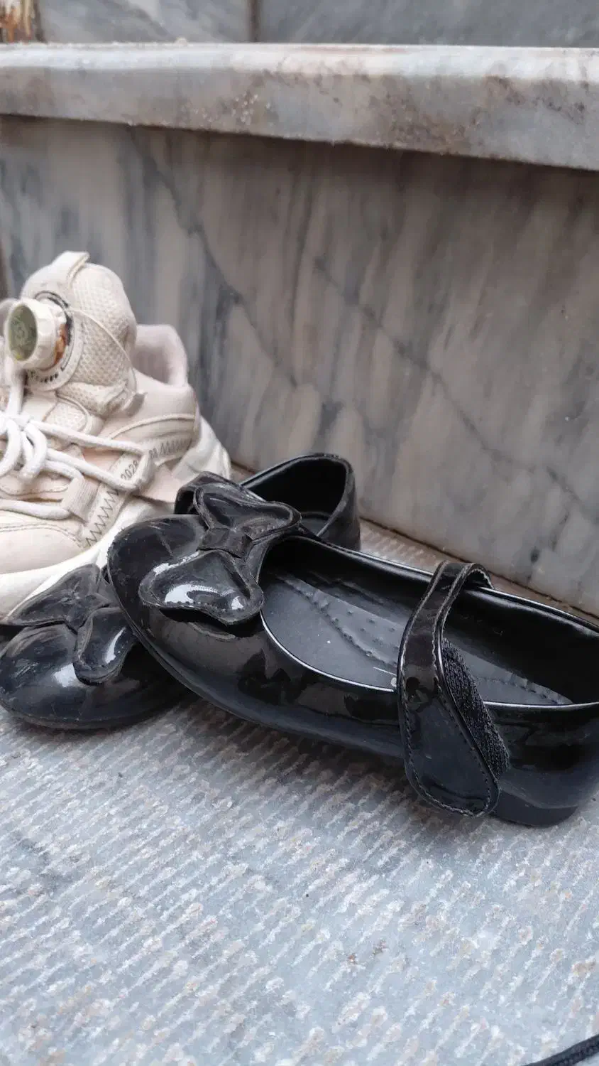 کفش بچه گانه|کفش و لباس بچه|خوی, |دیوار