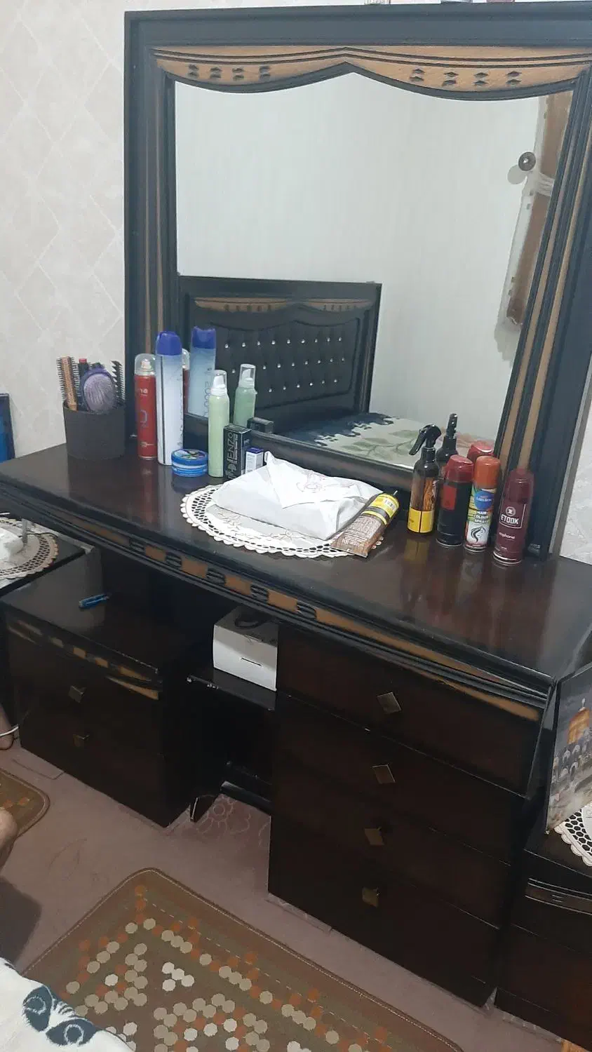 تخت دو نفر میز آرایش|تخت و سرویس خواب|کاشان, شهرک خاتم الانبیا (مسکن ملی کاشان)|دیوار