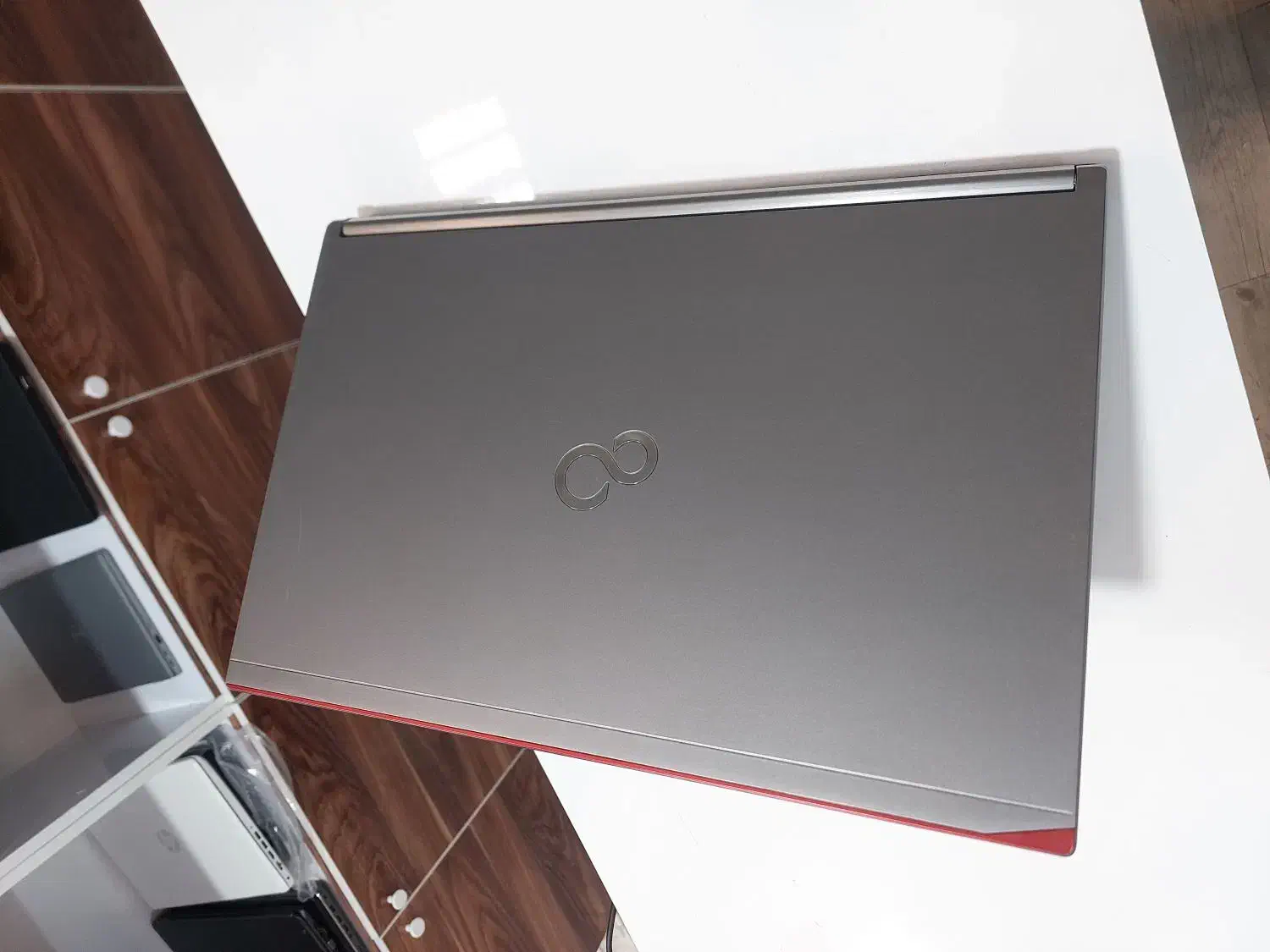 Fujitsu e756|رایانه همراه|اندیشه, اندیشه فاز ۳|دیوار