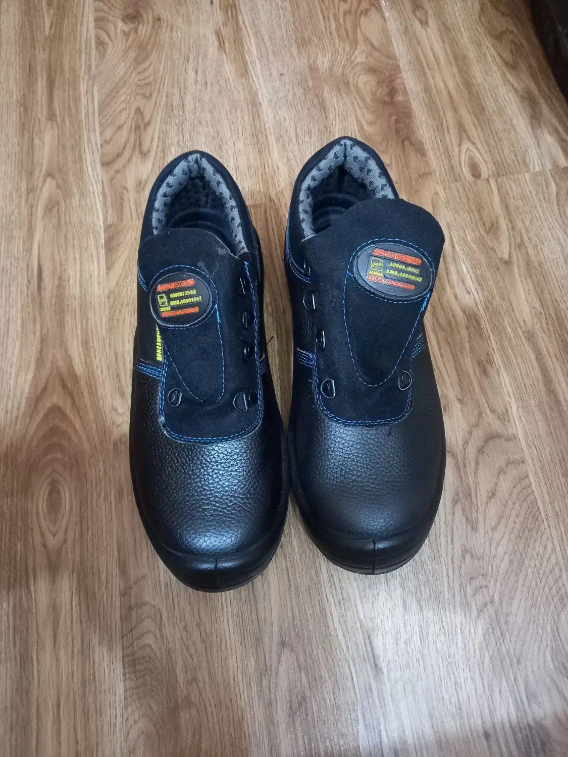 فروشی|کیف، کفش، کمربند|رشت, کوی جام جم|دیوار