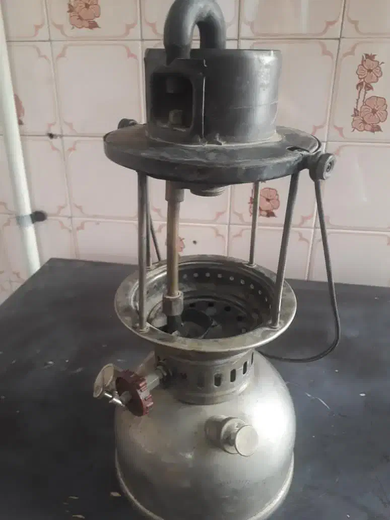 چراغ زنبوری|کلکسیون اشیاء عتیقه|سمنان, |دیوار