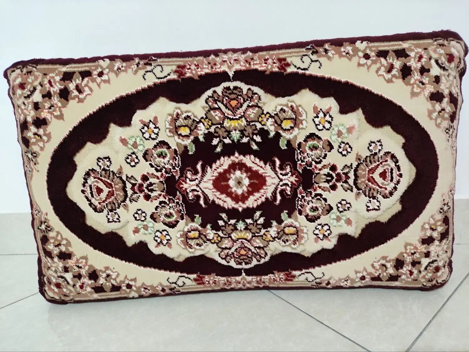 پشتی پنبه|پشتی|سنندج, |دیوار