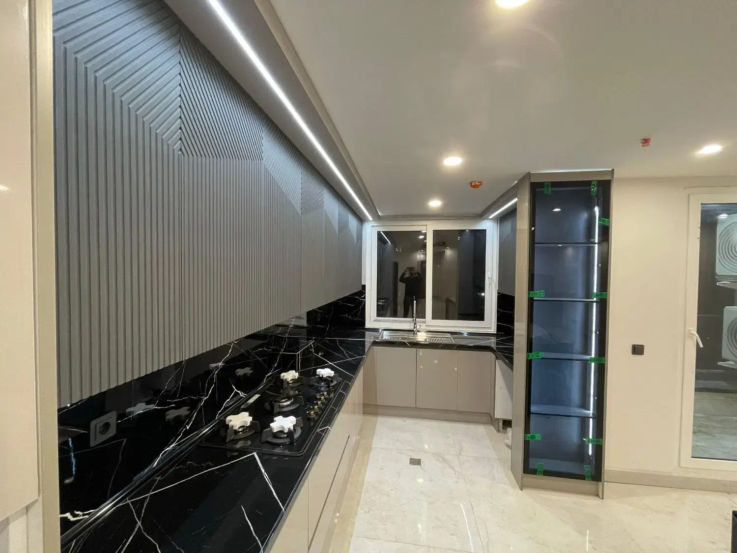 اجاره ۱۲۷متر/ برج برند / نورگیر / دریاچه/ سه خواب