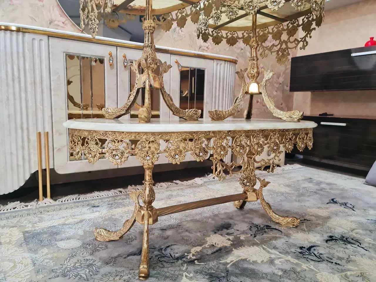 میز برنجی بزرگ با دو عسلی سالم و تمیز|مبلمان خانگی و میز عسلی|مشهد, دانشجو|دیوار