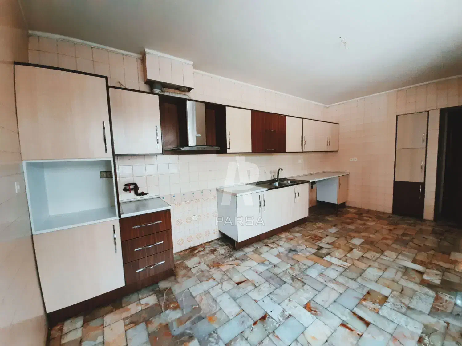 ۲۹۰متر۴خواب/ غرق نور-بالکن بزرگ/ جهان کودک