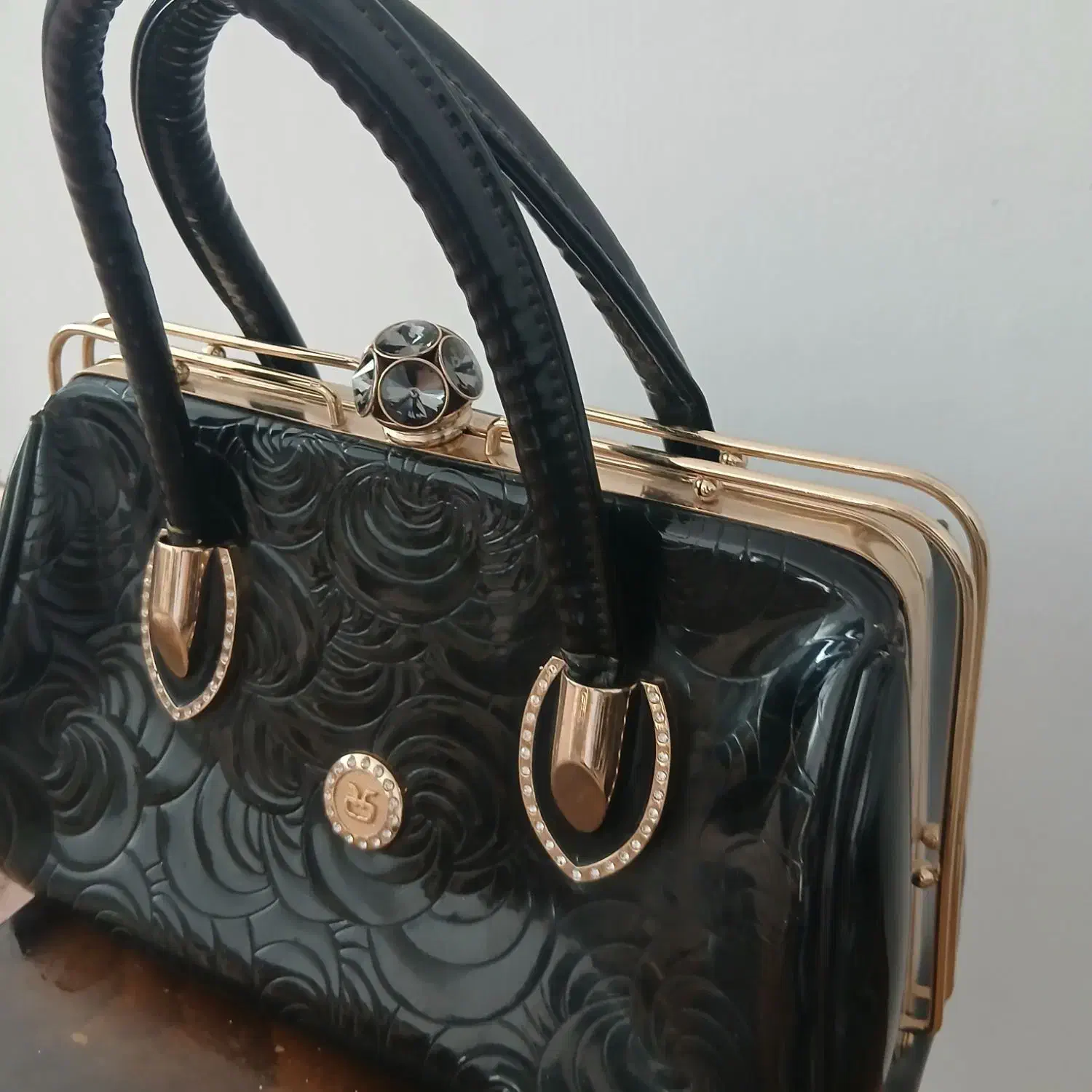 کیف مجلسی|کیف، کفش، کمربند|اقبالیه, |دیوار