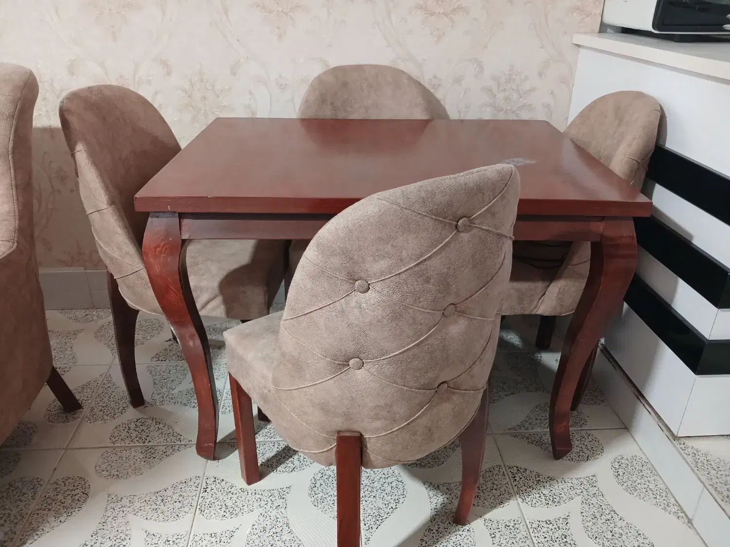 فروش مبل هفت نفره و میز نهارخوری و ...|مبلمان خانگی و میز عسلی|الیگودرز, |دیوار