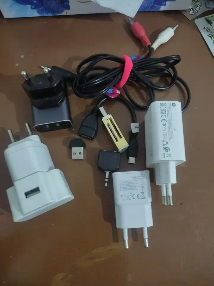 فروش تعدادی شارژر اصلی و کابل ولوازم دیگه|لوازم جانبی موبایل و تبلت|بومهن, |دیوار