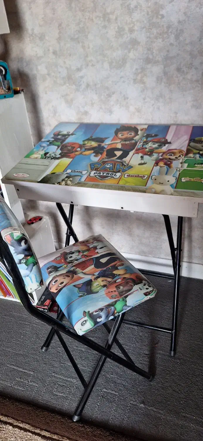 میز تحریر تاشو   و صندلی طرح سگ های نگهبان|میز تحریر و کامپیوتر|محمدیه-قزوین, |دیوار