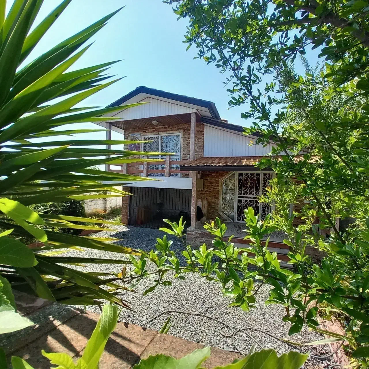 ویلاباغ۲۰۰مترزمین سنددار مبله انشعابات وصل|فروش خانه و ویلا|ایزدشهر, |دیوار