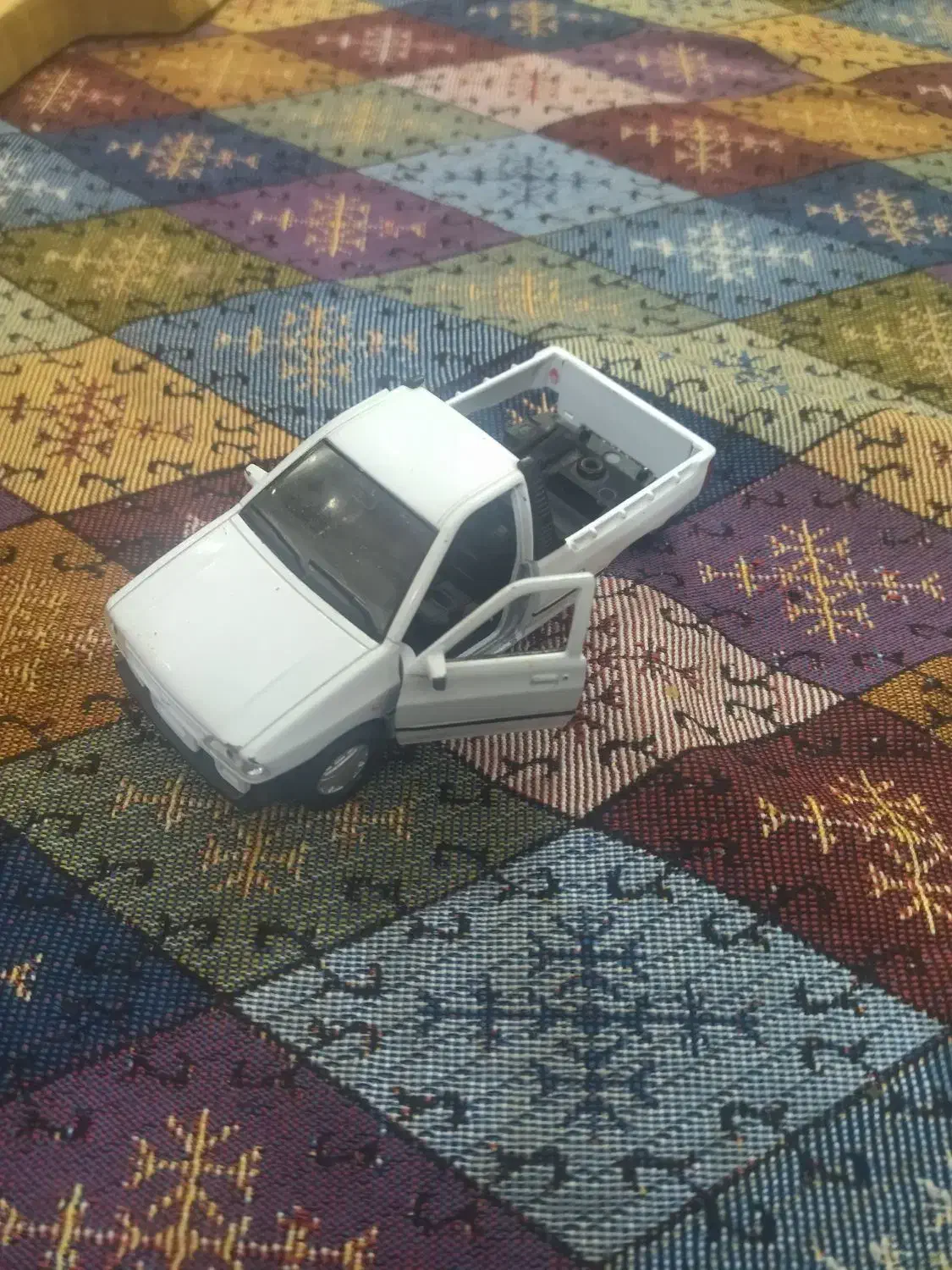 گمشده|اشیا|تربت جام, میان جام|دیوار