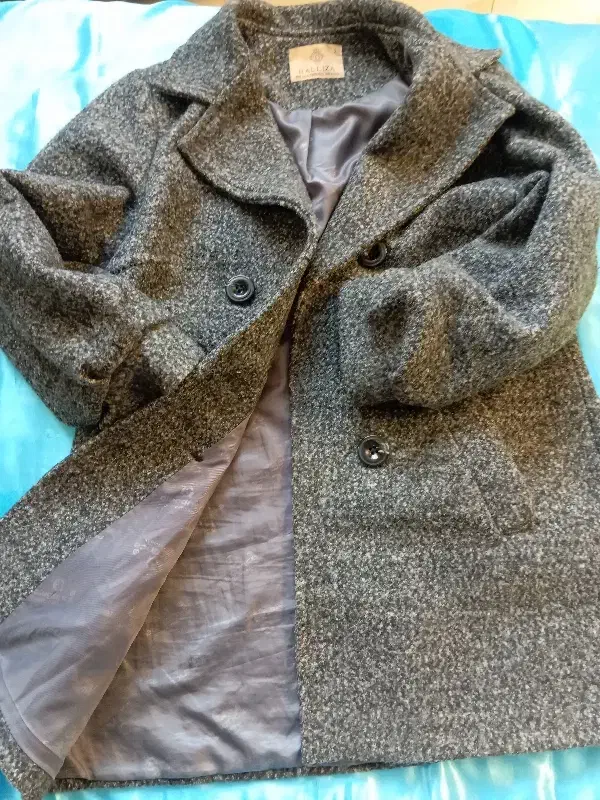 پالتوکتی خاکستری رنگ|لباس|قوچان, |دیوار