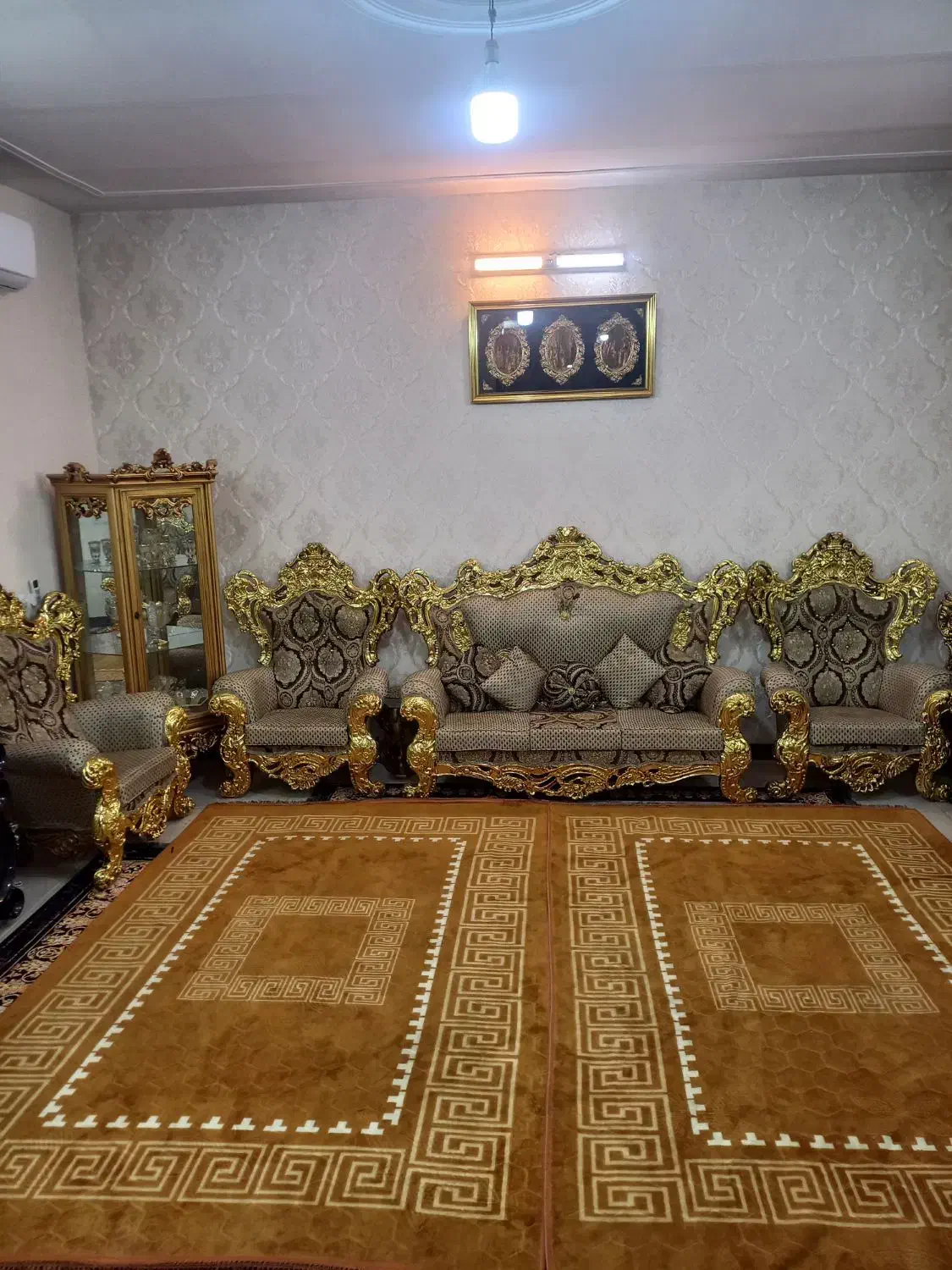 مبل سلطنتی ناهارخوری ورق طلاپارتیشن ساعت قدی کنسول|مبلمان خانگی و میز عسلی|قم, نخودی|دیوار