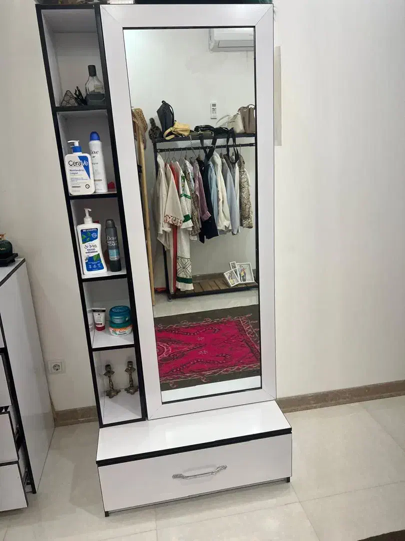 سرویس خواب دو نفره، خوشخواب و میز توالت|تخت و سرویس خواب|صدرا-فارس, فاز ۱|دیوار