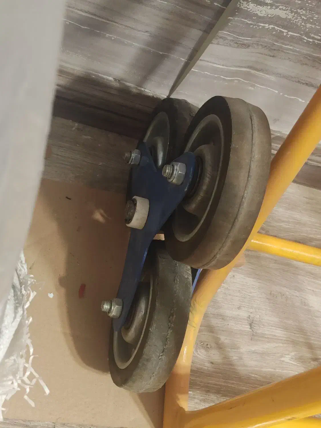 چرخ دستی سه چرخ پله رو|ابزارآلات|کرج, کارخانه قند|دیوار