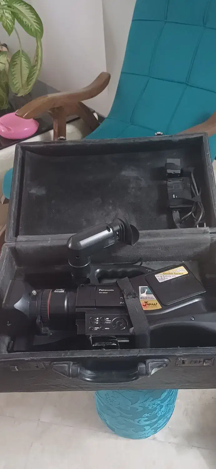 دوربین فیلمبرداری پاناسونیک باتری اضافه و سه پایه|دوربین عکاسی و فیلمبرداری|اصفهان, بهارستان|دیوار