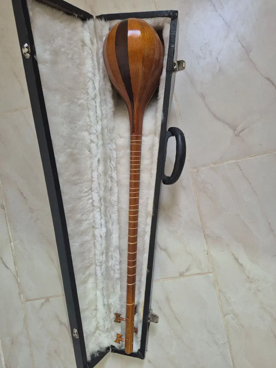 سه تار عزیزی|سازهای سنتی|صدرا-فارس, فاز ۲|دیوار