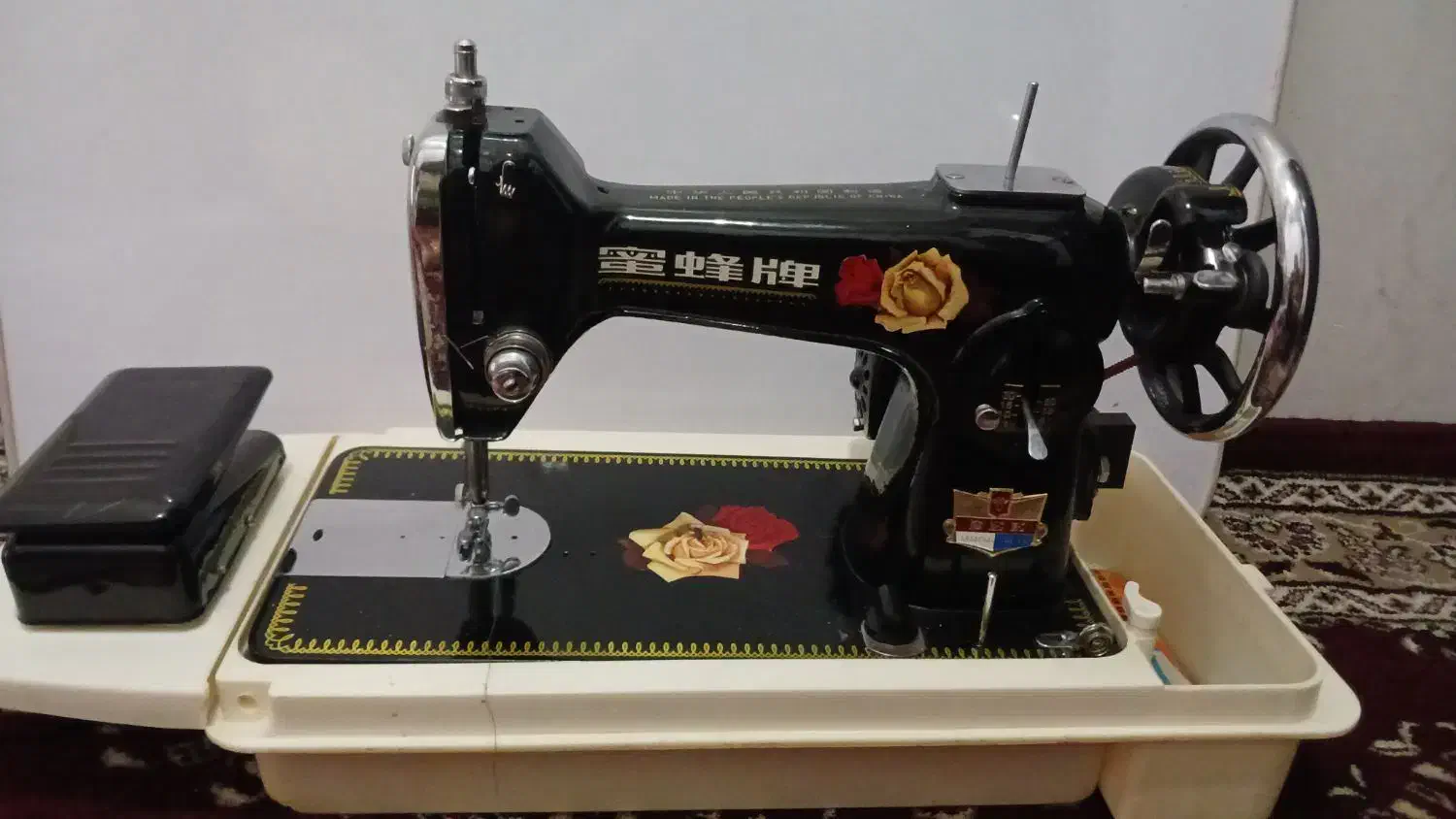 چرخ خیاطی آنتیک و قدیمی|کلکسیون اشیاء عتیقه|نسیم‌شهر, |دیوار