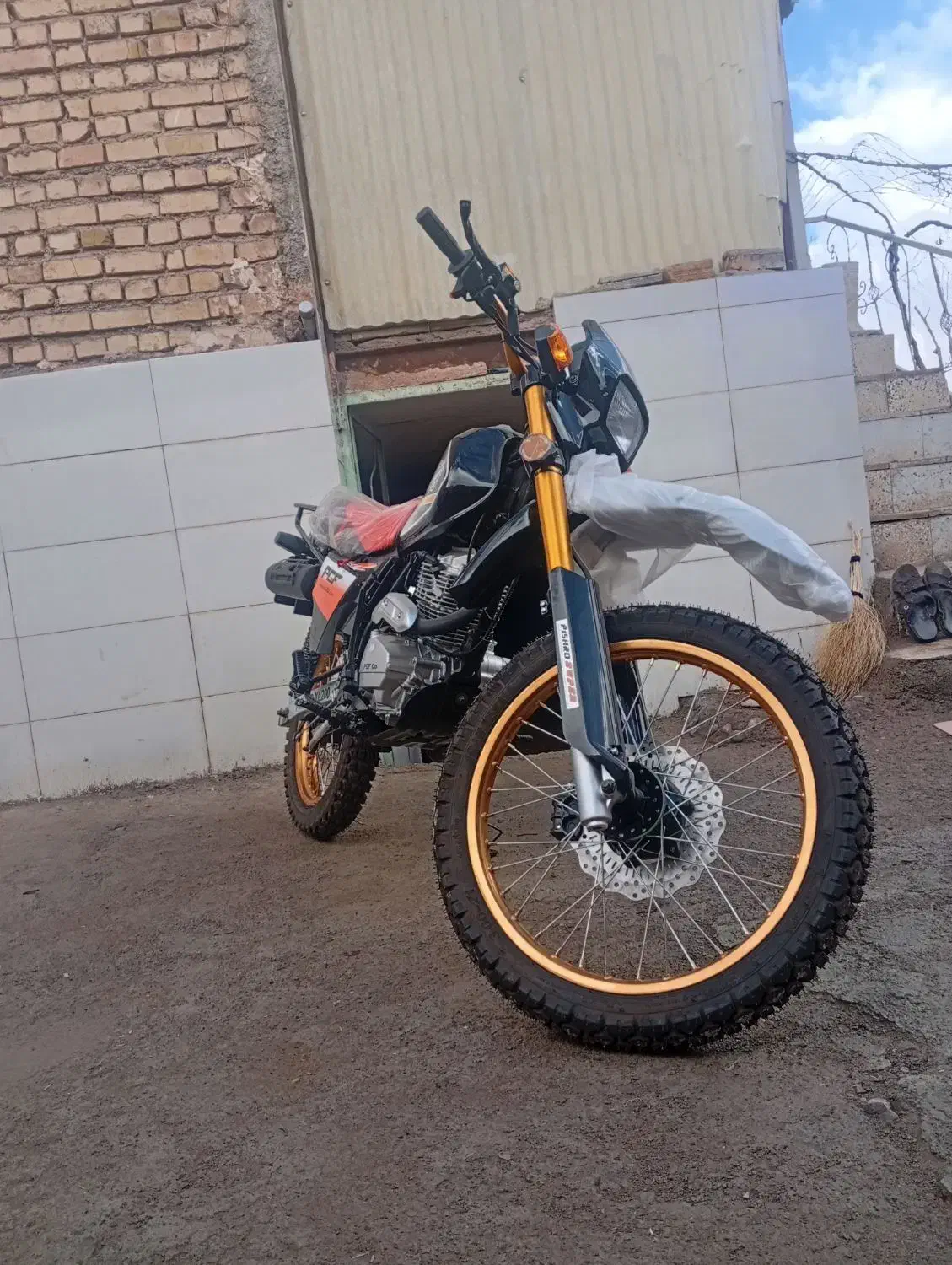 تریل200پیشرو|موتورسیکلت|نیشابور, مازول|دیوار