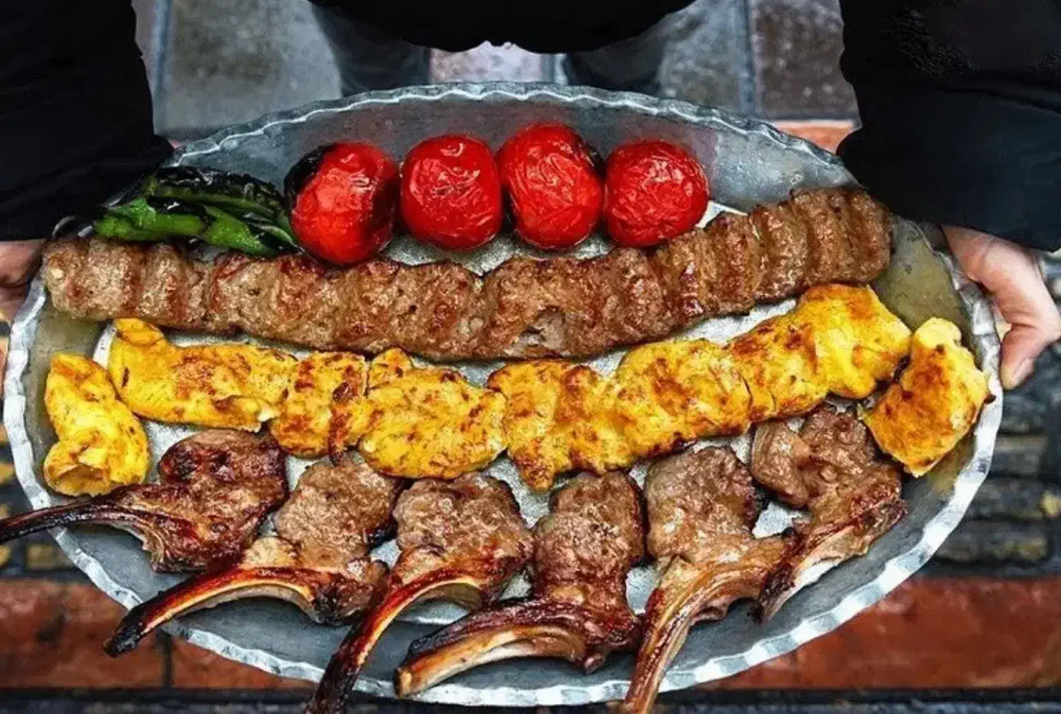 نیازمند نیرو در رستوران و بیرون بر|استخدام خدمات فروشگاه و رستوران|شیراز, شهرک گلستان|دیوار
