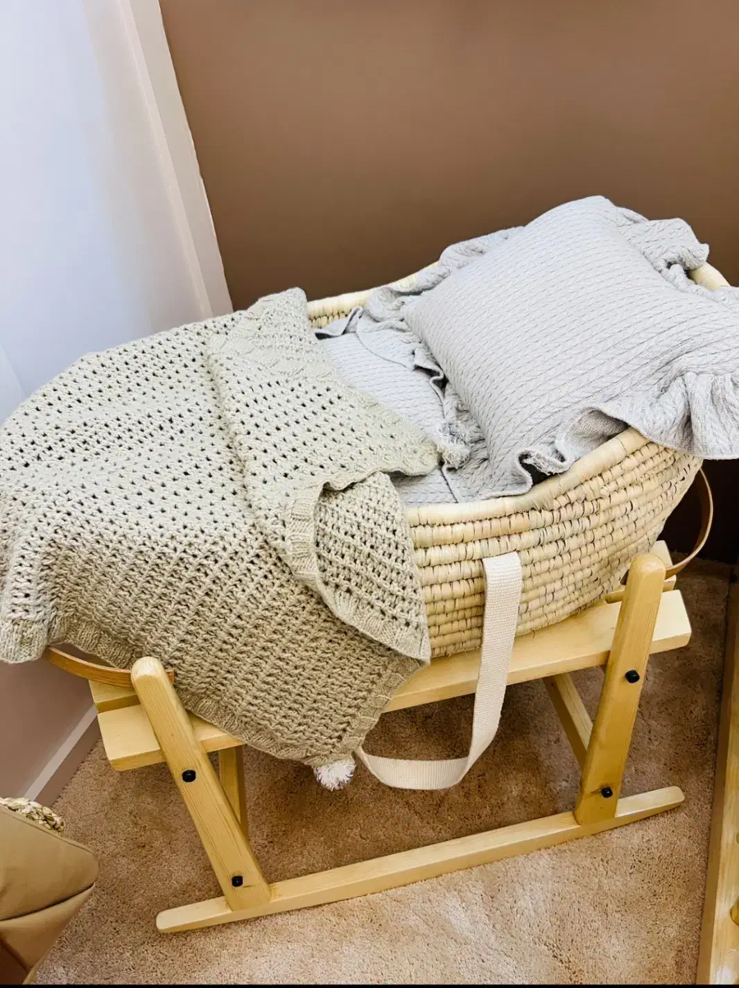 گهواره چوبی به همراه باکس حصیری|اسباب و اثاث بچه|مشهد, فرهنگ|دیوار