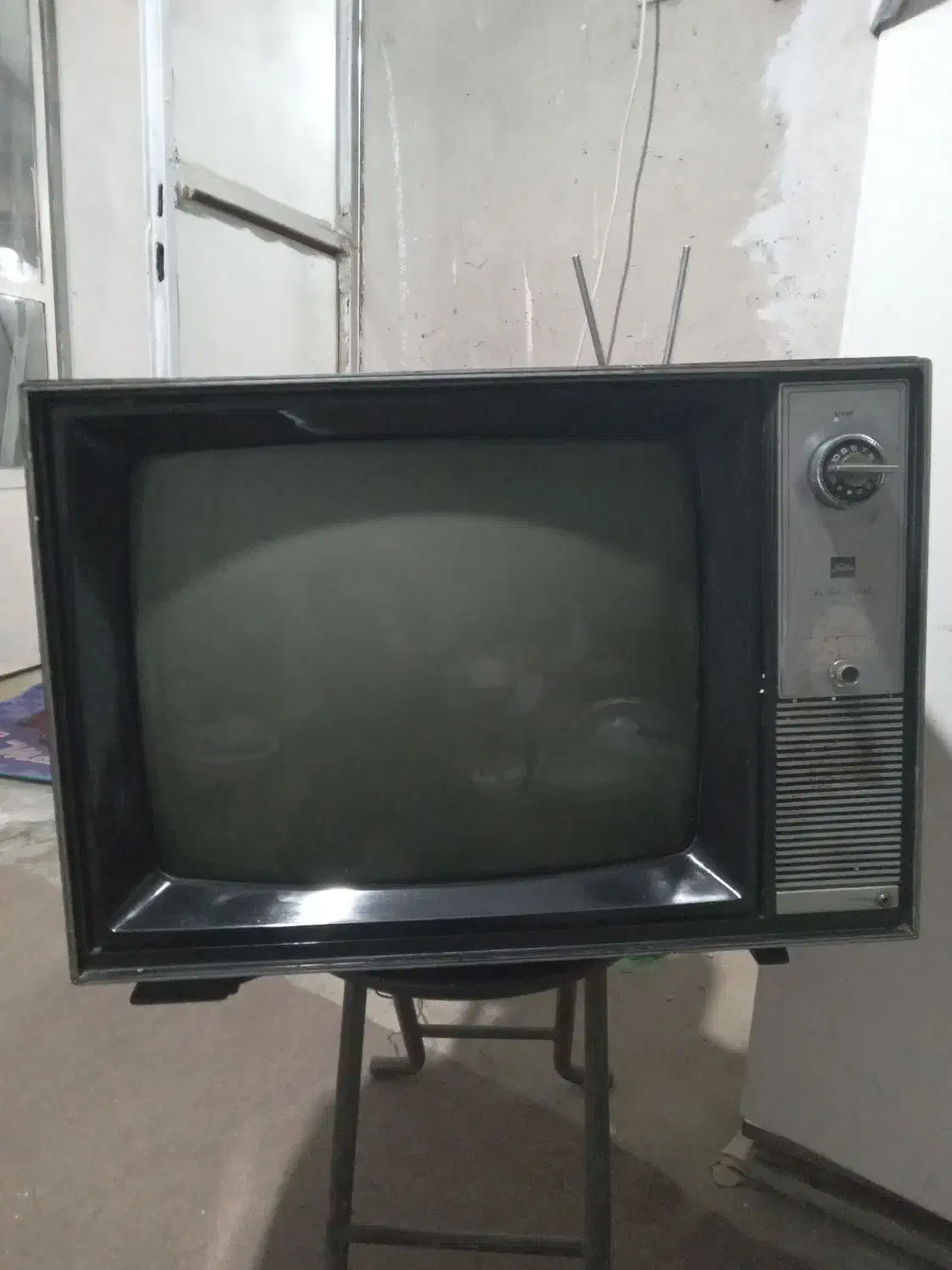 تلویزیون عتیقه|کلکسیون اشیاء عتیقه|تویسرکان, |دیوار