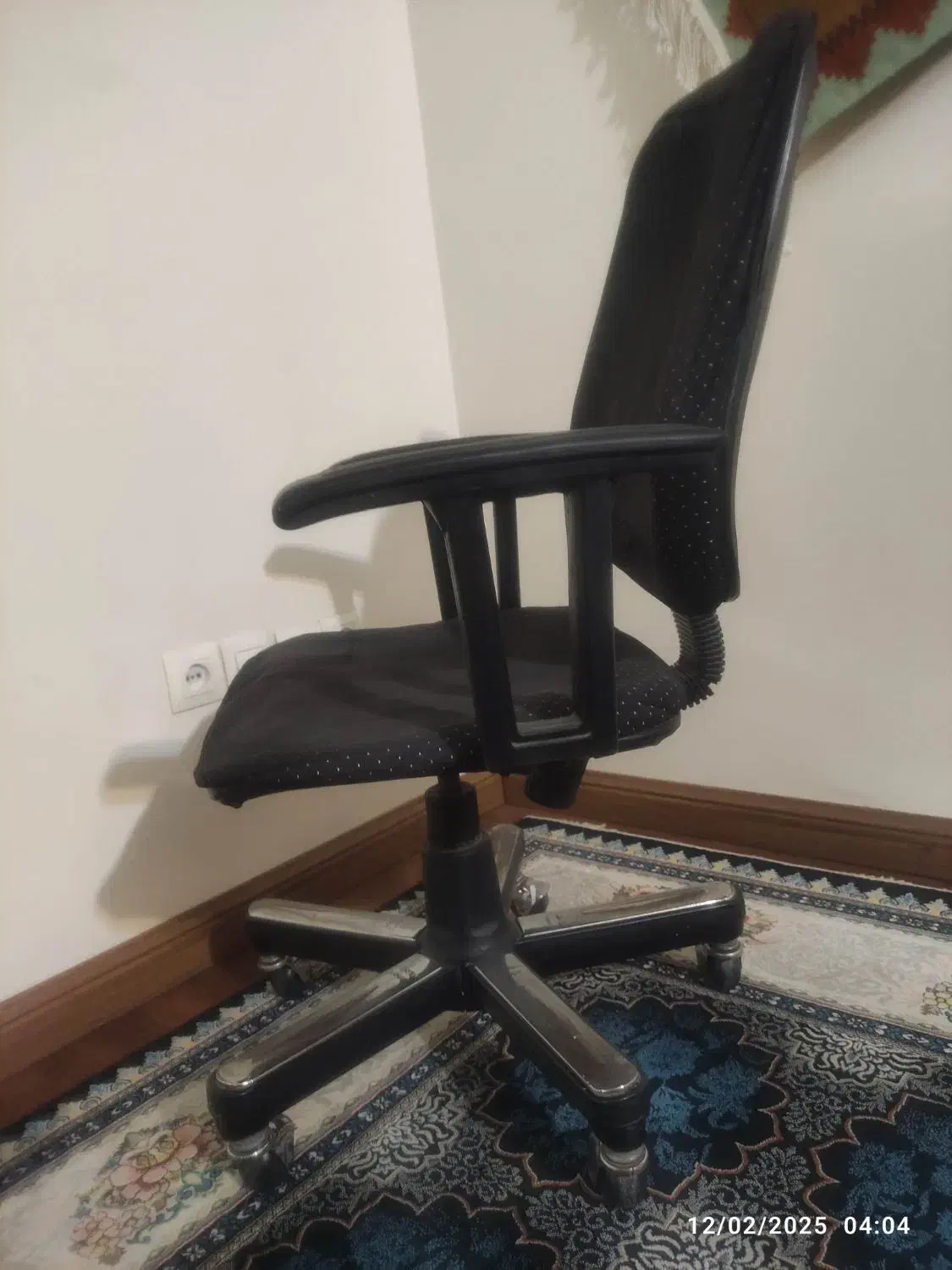 صندلی|صندلی و نیمکت|مشکین‌دشت, |دیوار