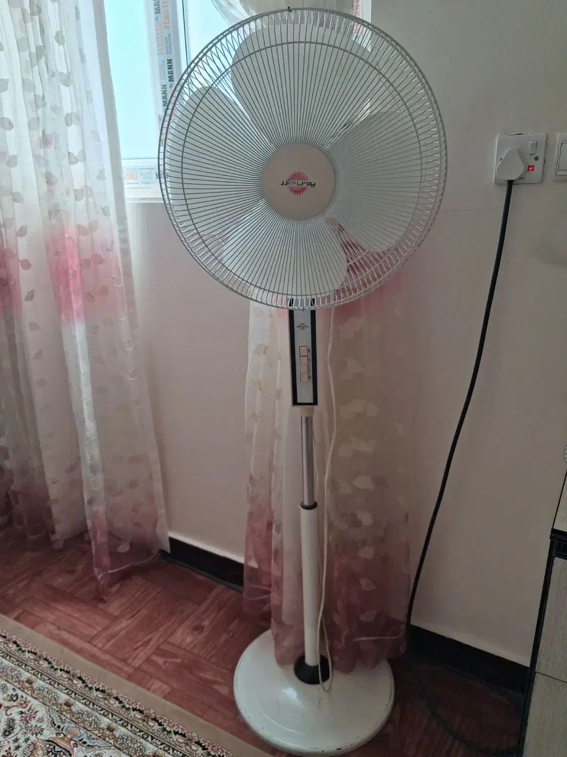 پنکه ی ایستاده پارس خزر|پنکه و تصفیهکنندهٔ هوا|اهواز, زیتون کارگری|دیوار