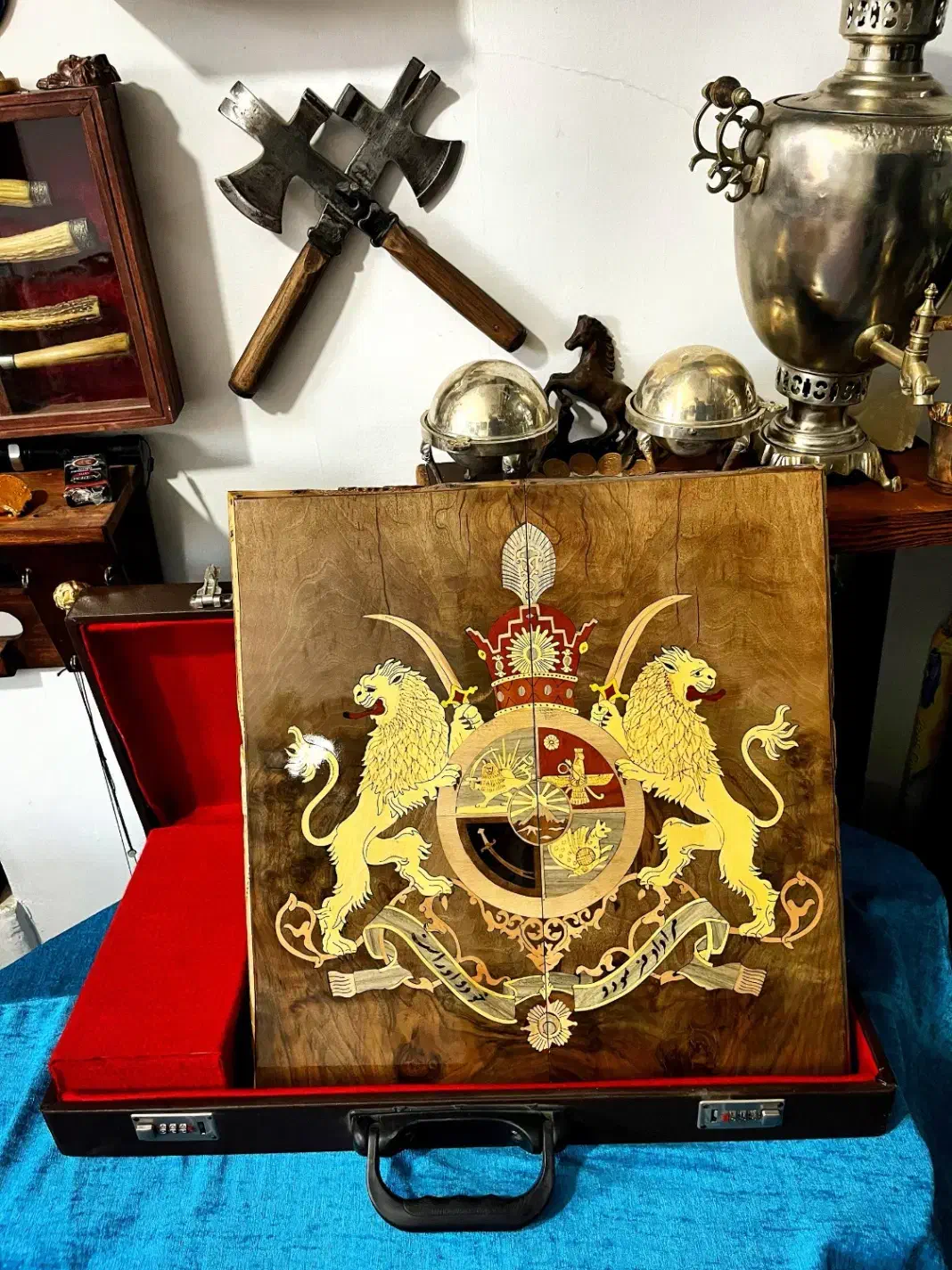 تخته نرد شاهی (پهلوی) موزه ای چوب گردو معرق و منبت|کلکسیون و سرگرمی|تهران, فردوسی|دیوار