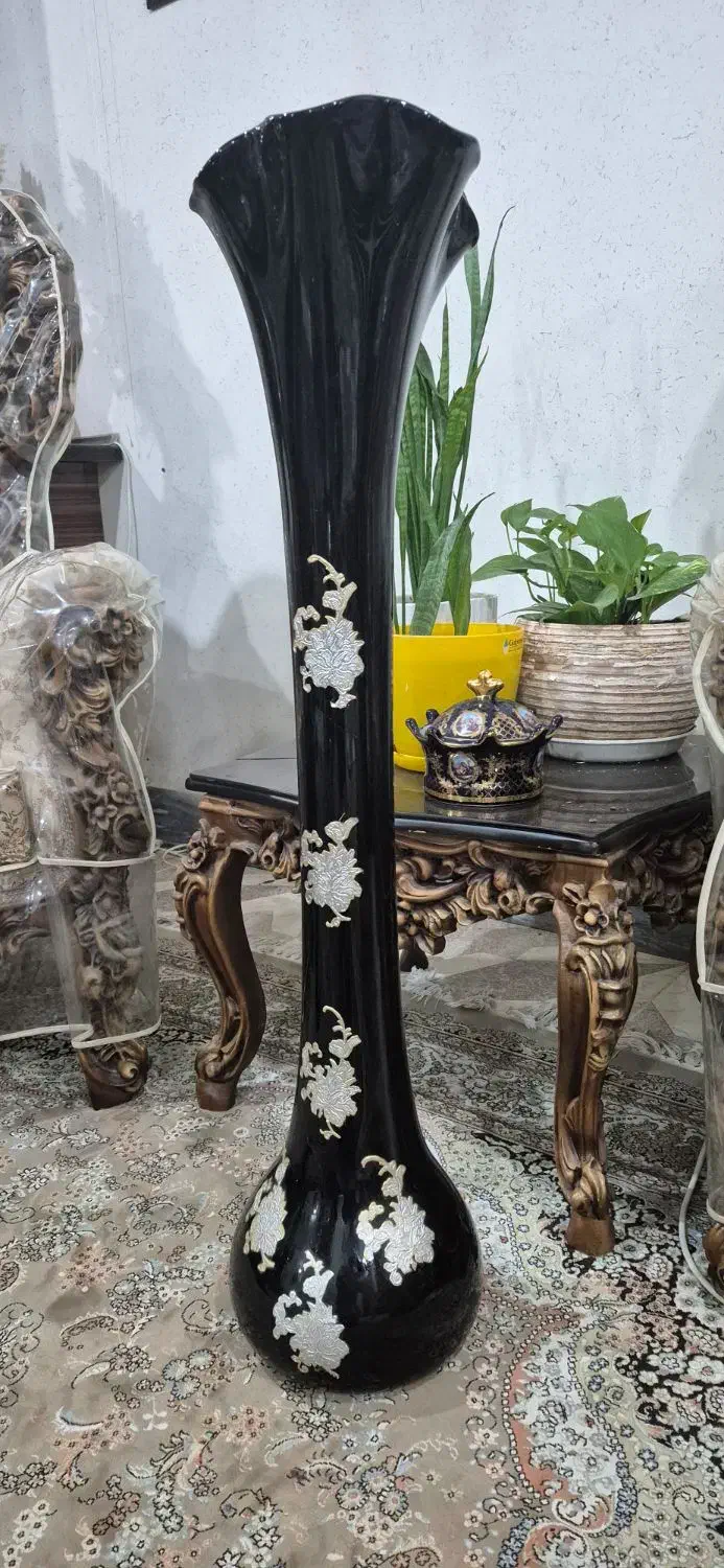 گلدان شیشه‌ای بلند|گل مصنوعی|خرمشهر, |دیوار