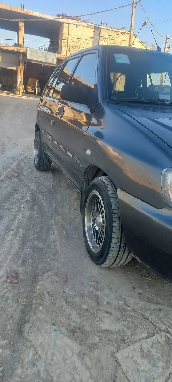 ۱۱۱ مدل ۹۶ لا کاغذی|خودرو سواری و وانت|فولادشهر, B5|دیوار