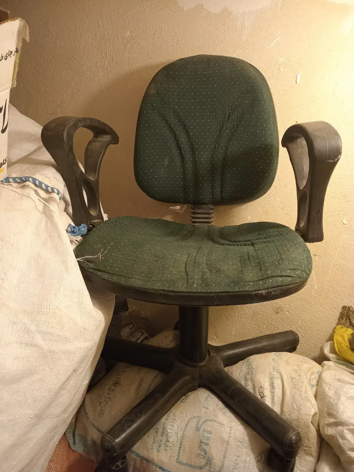 صندلی|میز و صندلی غذاخوری|میبد, |دیوار