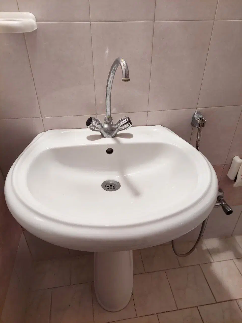 روشویی چینی کرد و شیردوقلو|لوازم سرویس بهداشتی|مشهد, مشکینی (شهرک غرب)|دیوار