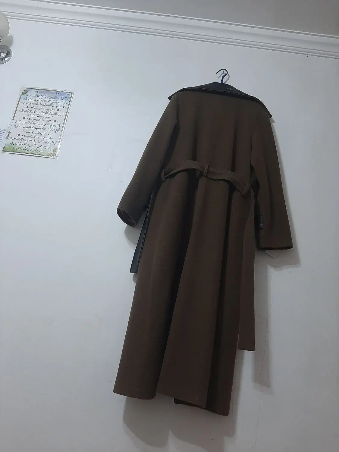 پالتو|لباس|یاسوج, |دیوار