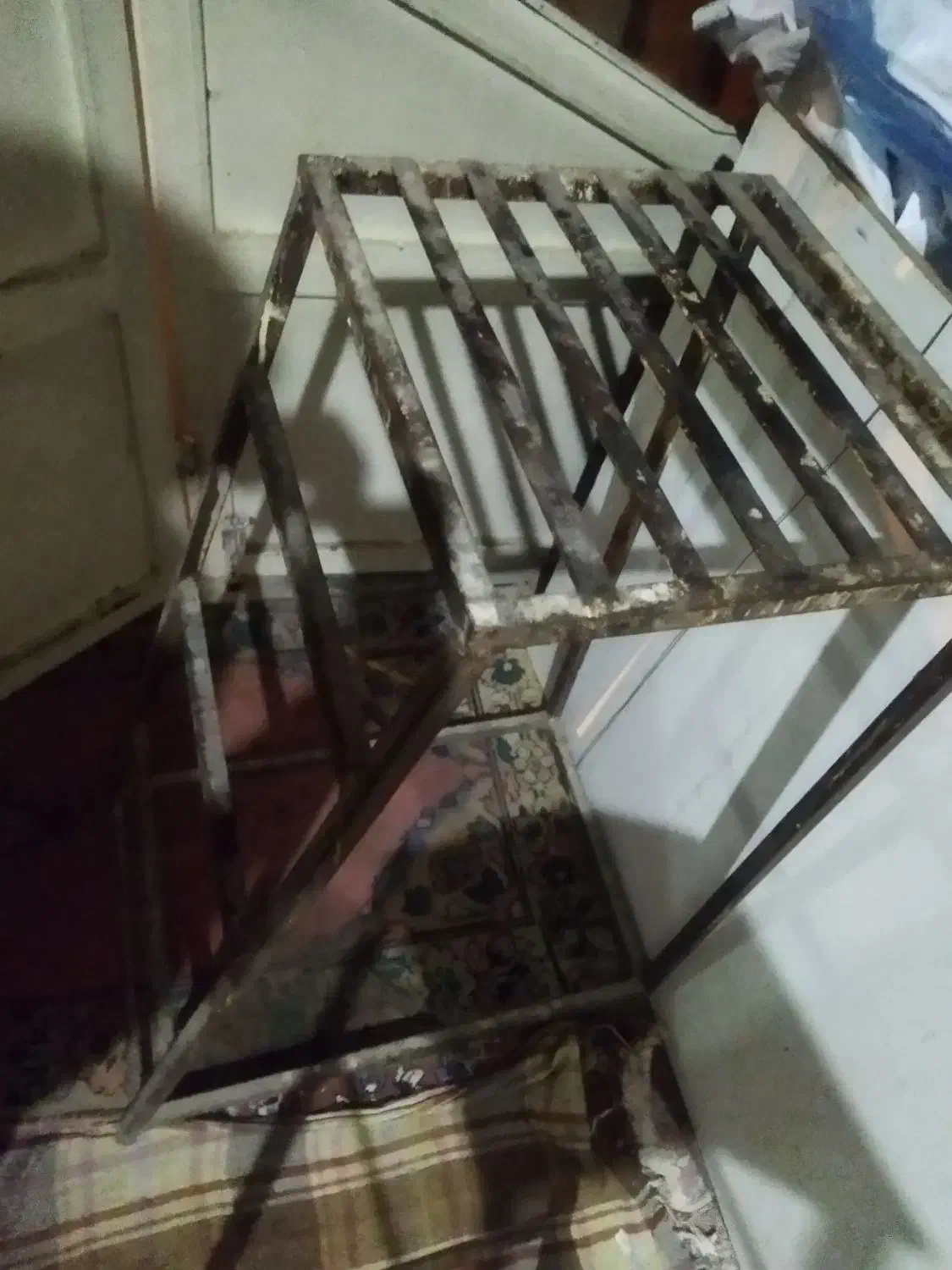 دوتا ۴ پایه فلزی|آب‌چکان و نظم‌دهنده ظروف|قدس, شهر‌قدس|دیوار