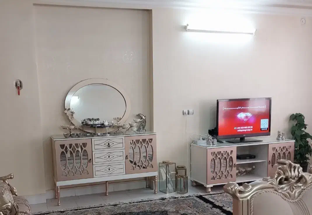 آینه کنسول ومیزدحدنو|بوفه، ویترین، کنسول|شاهین‌شهر, خانه کارگر|دیوار