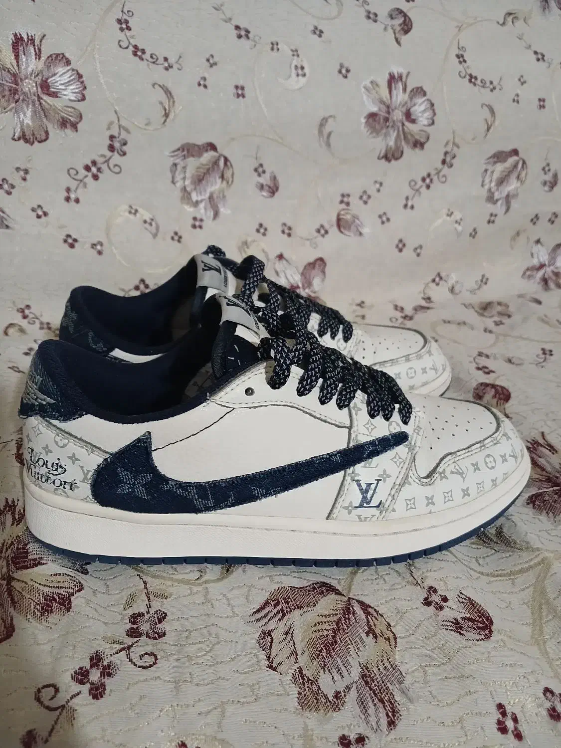 نایک لویی ویتون|کیف، کفش، کمربند|مشگین شهر, |دیوار