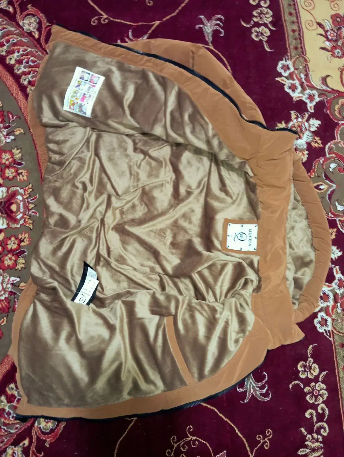 کاپشن برند مکویین|لباس|یاسوج, |دیوار