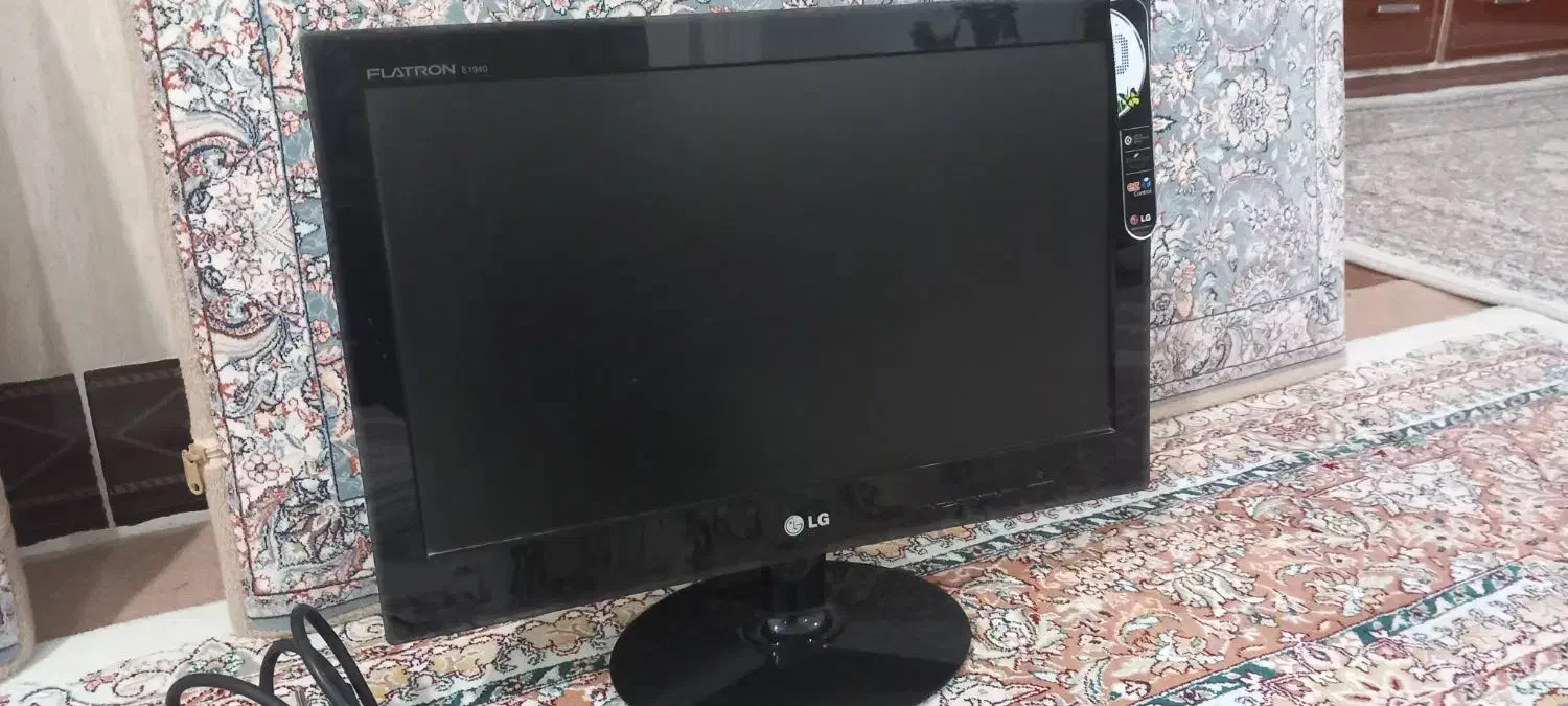 مانیتور 19 اینچ در حد نو|قطعات و لوازم جانبی رایانه|قیدار, |دیوار