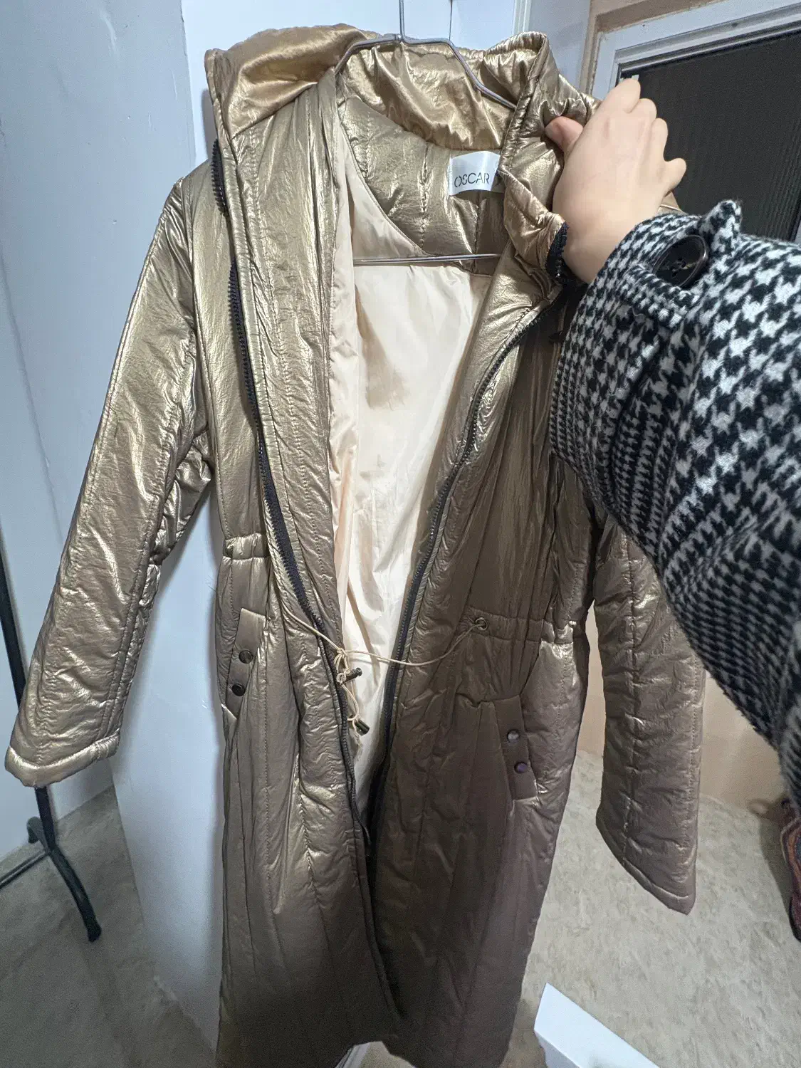 بارونی|لباس|سبزوار, ولیعصر (نجار آباد)|دیوار