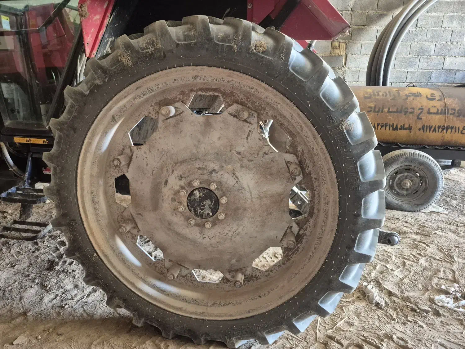 یک جفت لاستیک باریک سایز 44نونو|قطعات یدکی و لوازم جانبی|الیگودرز, |دیوار